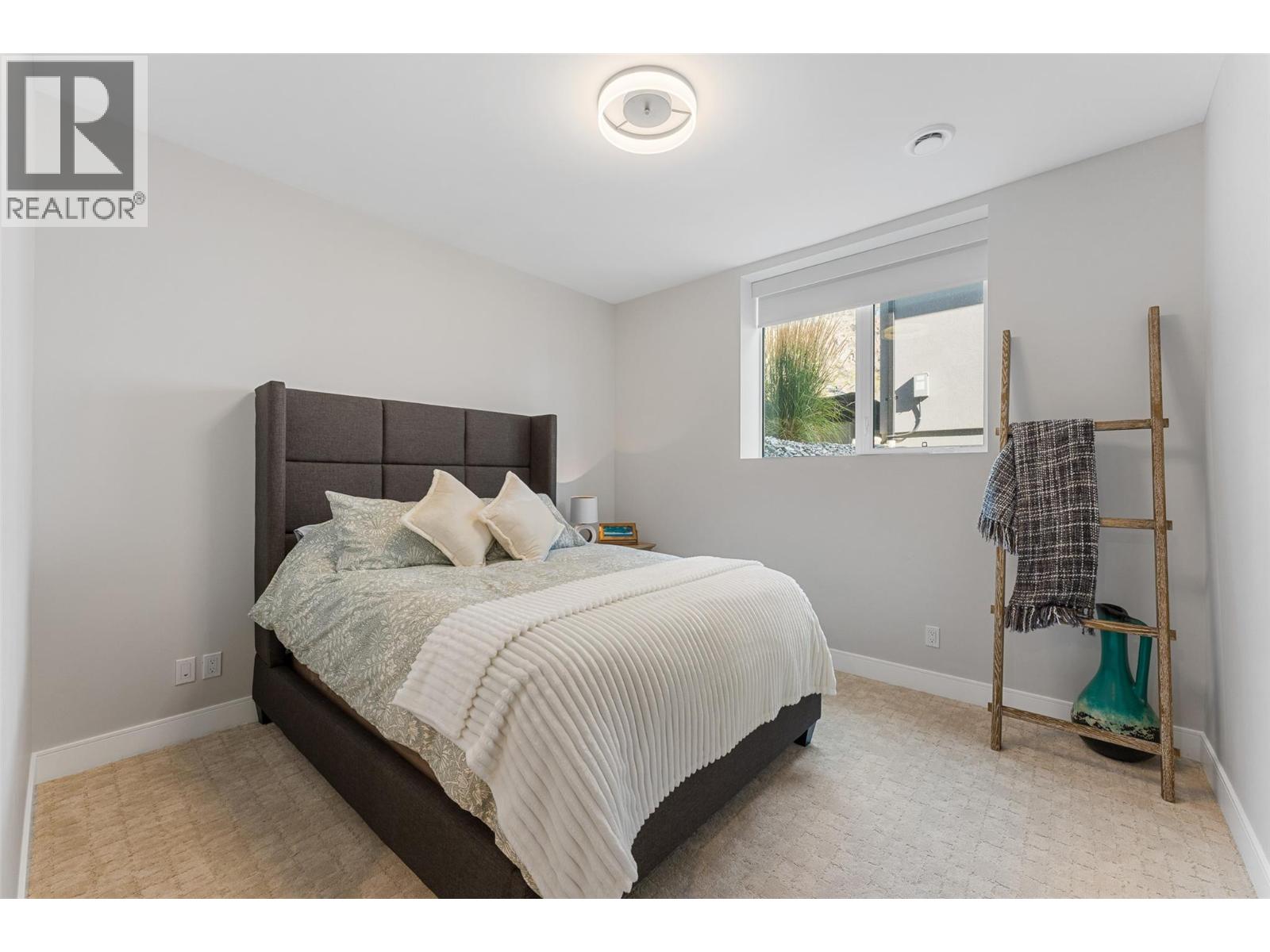 9829 Beacon Hill Crescent - Image 54
