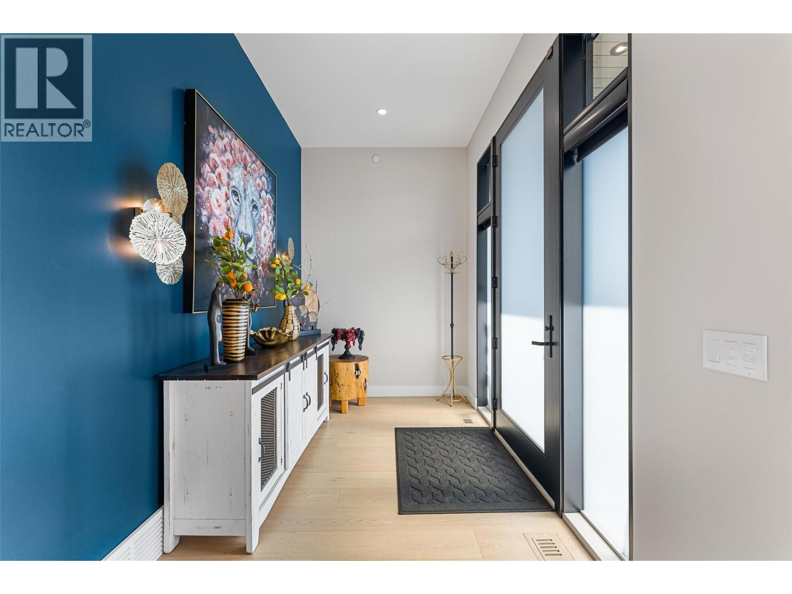 9829 Beacon Hill Crescent - Image 4