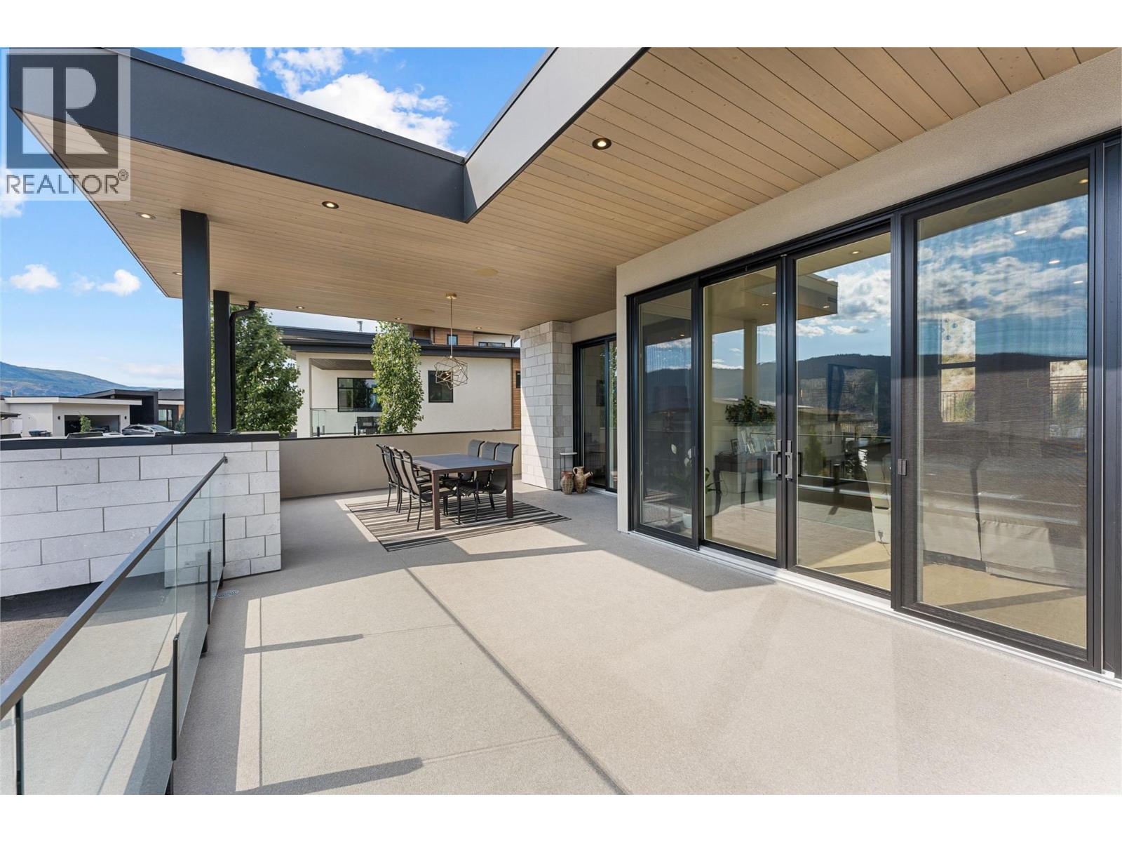 9829 Beacon Hill Crescent - 29