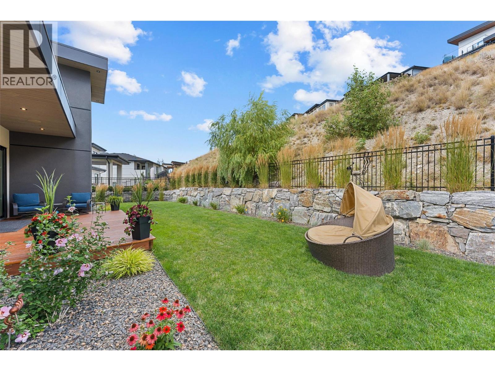 9829 Beacon Hill Crescent - 23