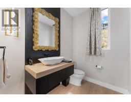 5pc Bathroom - 9829 Beacon Hill Crescent, Lake Country, BC V4V0A9 Photo 20