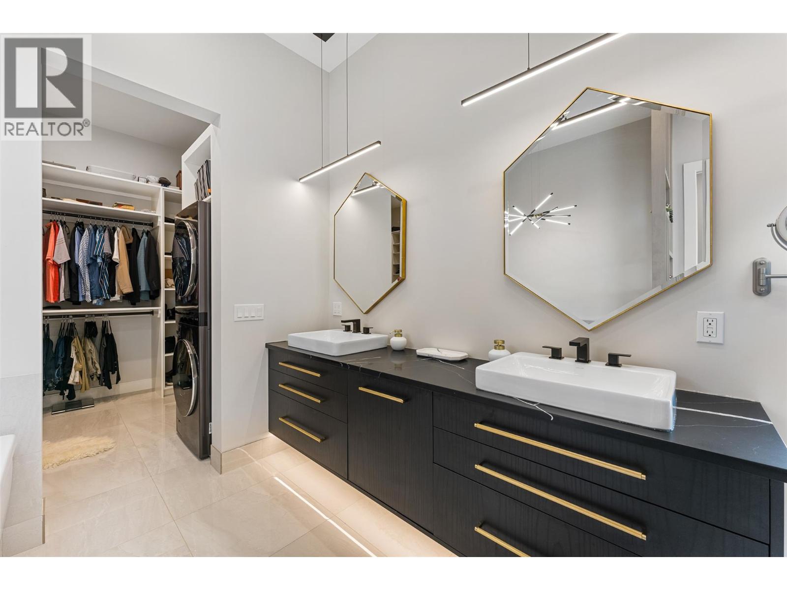 9829 Beacon Hill Crescent - 36