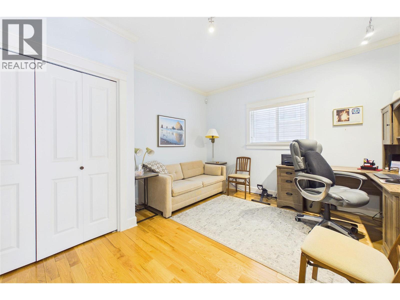 #184 170 STOCKS Crescent - 26
