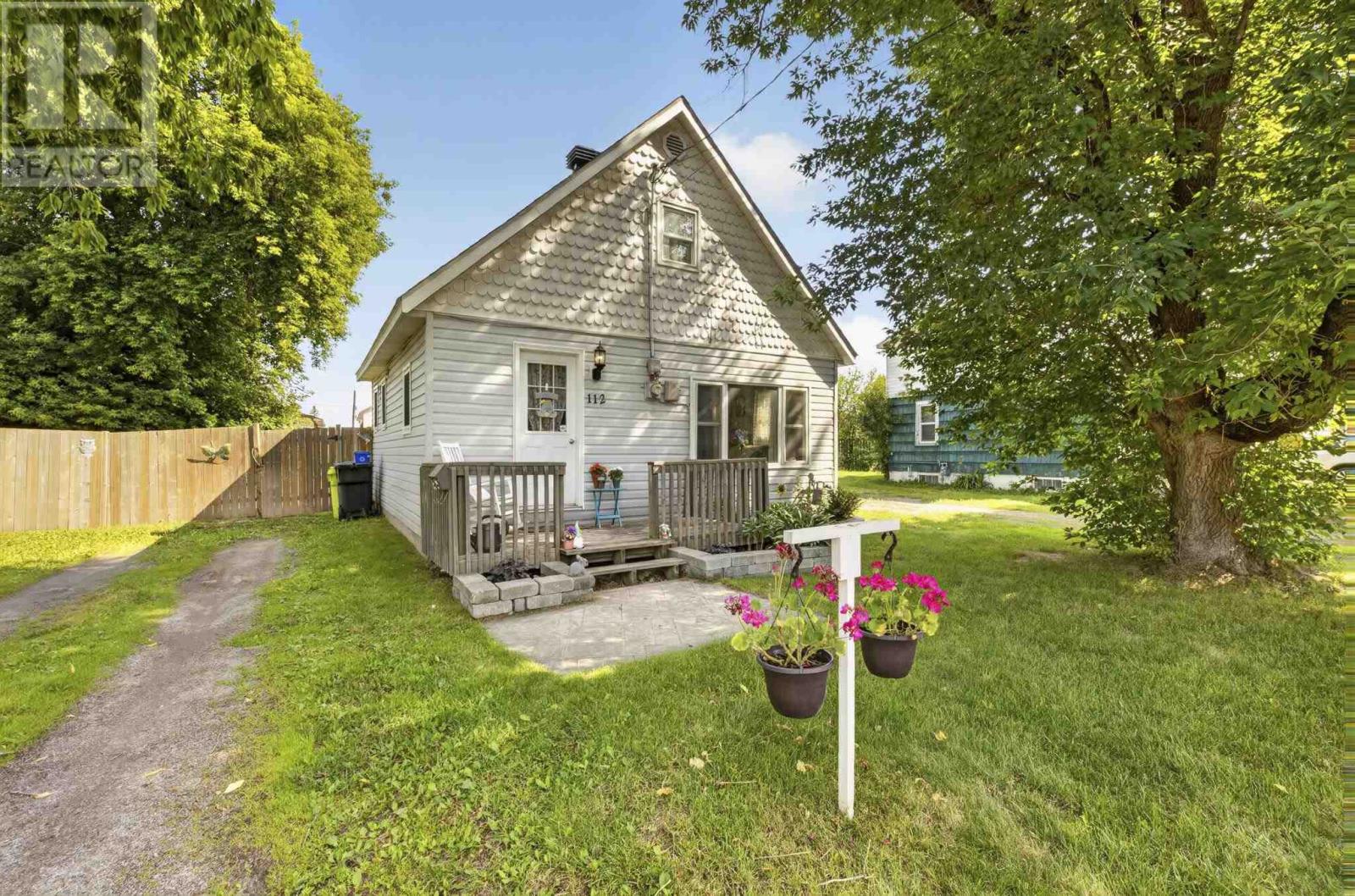 112 Vivian AVE