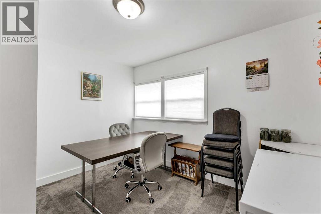 317 3 Avenue E - 16