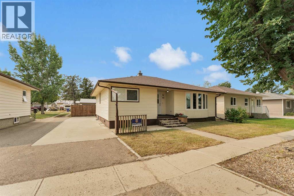 317 3 Avenue E - 2