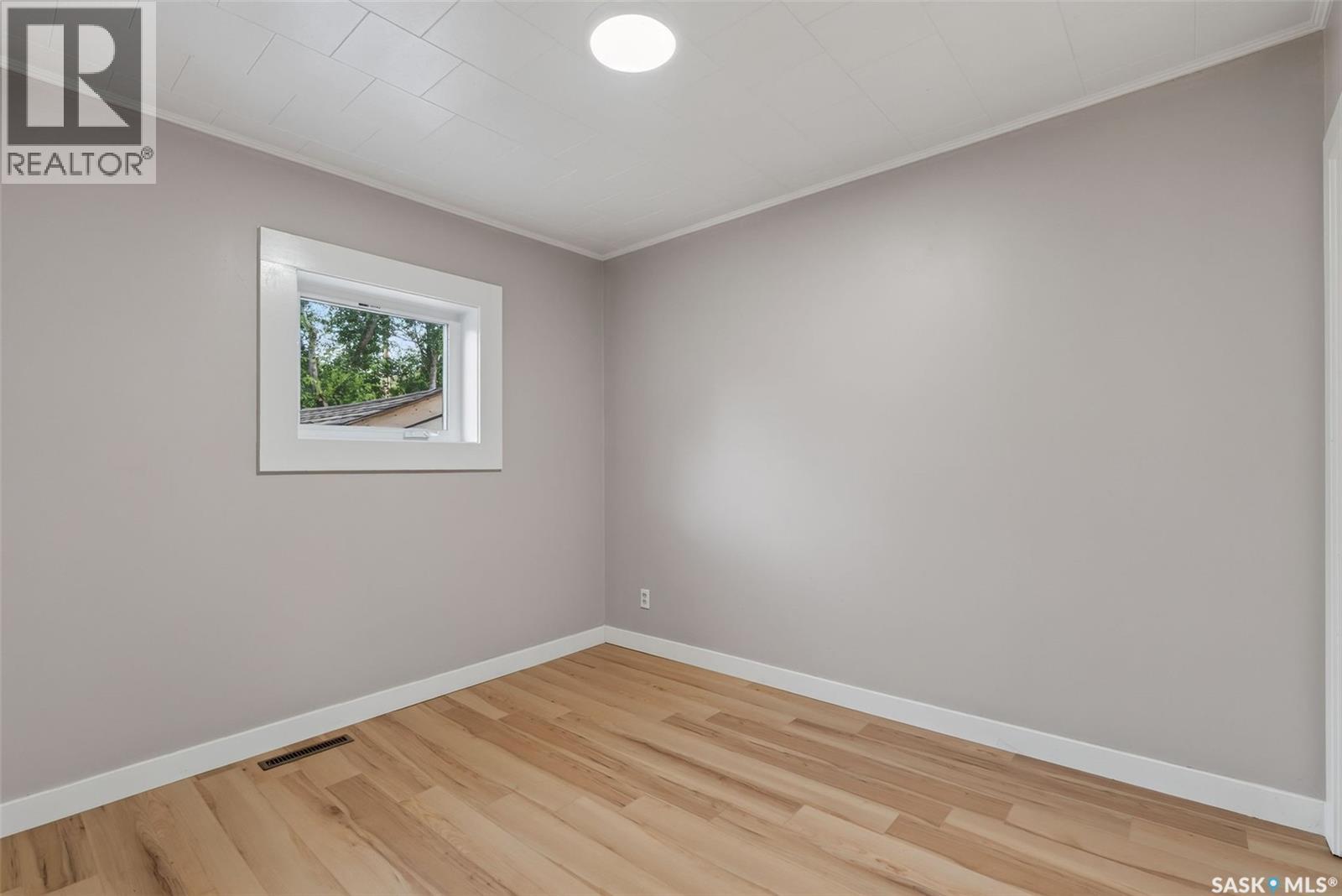 584 7th STREET E - 18