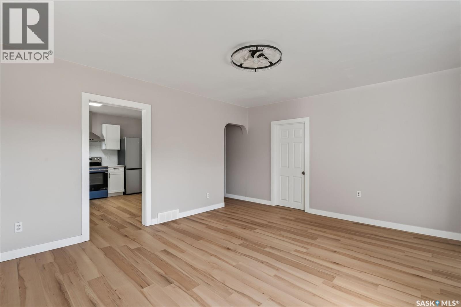584 7th STREET E - Image 7