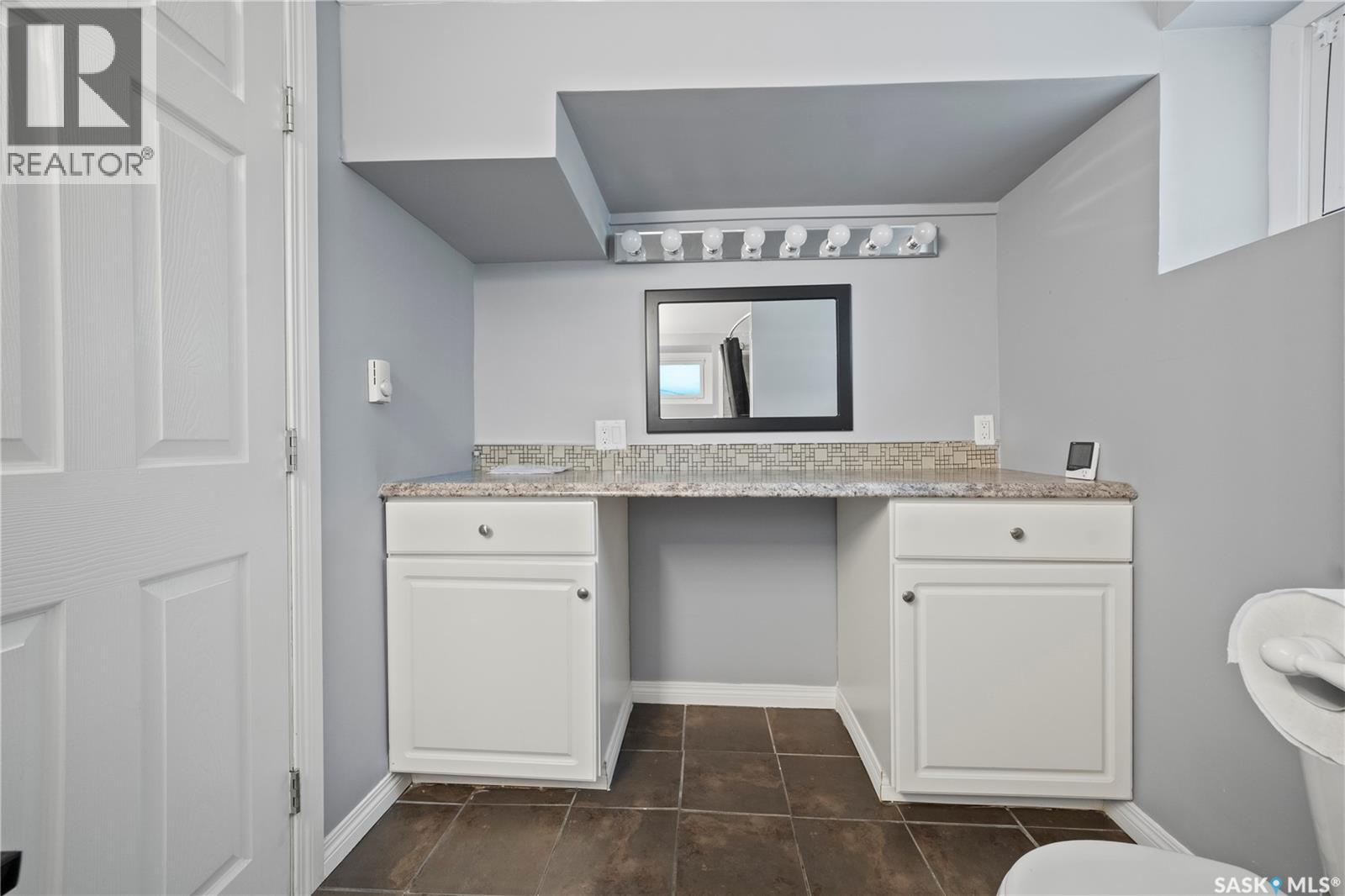 2730 Thornton AVENUE - 27