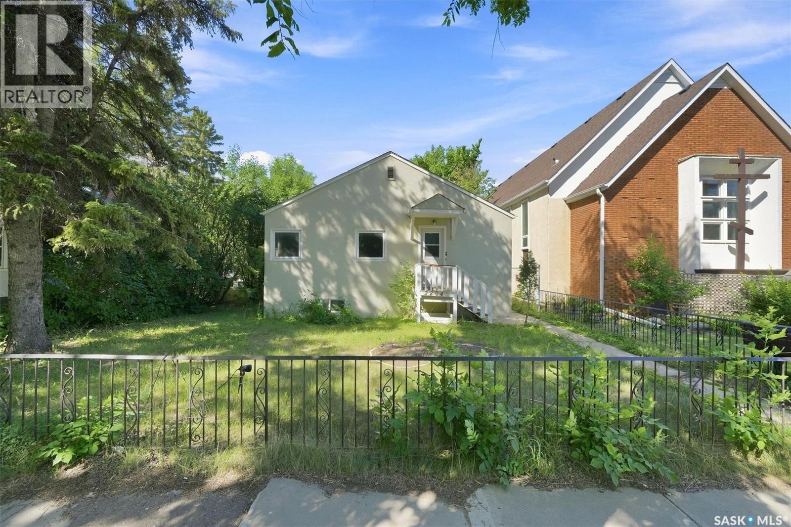 2204 LORNE AVENUE - 2