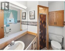 Family room - South Bronco Memorial Acreage, Swift Current Rm No  137, SK S0H4J0 Photo 16