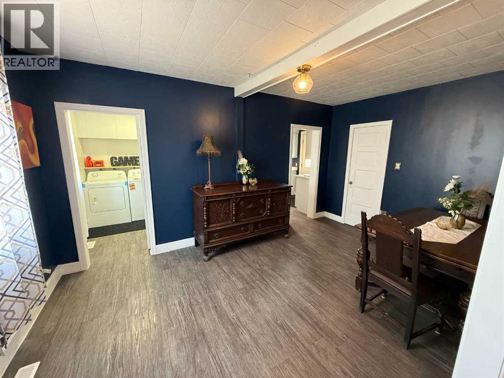 4722 54 Avenue - 9