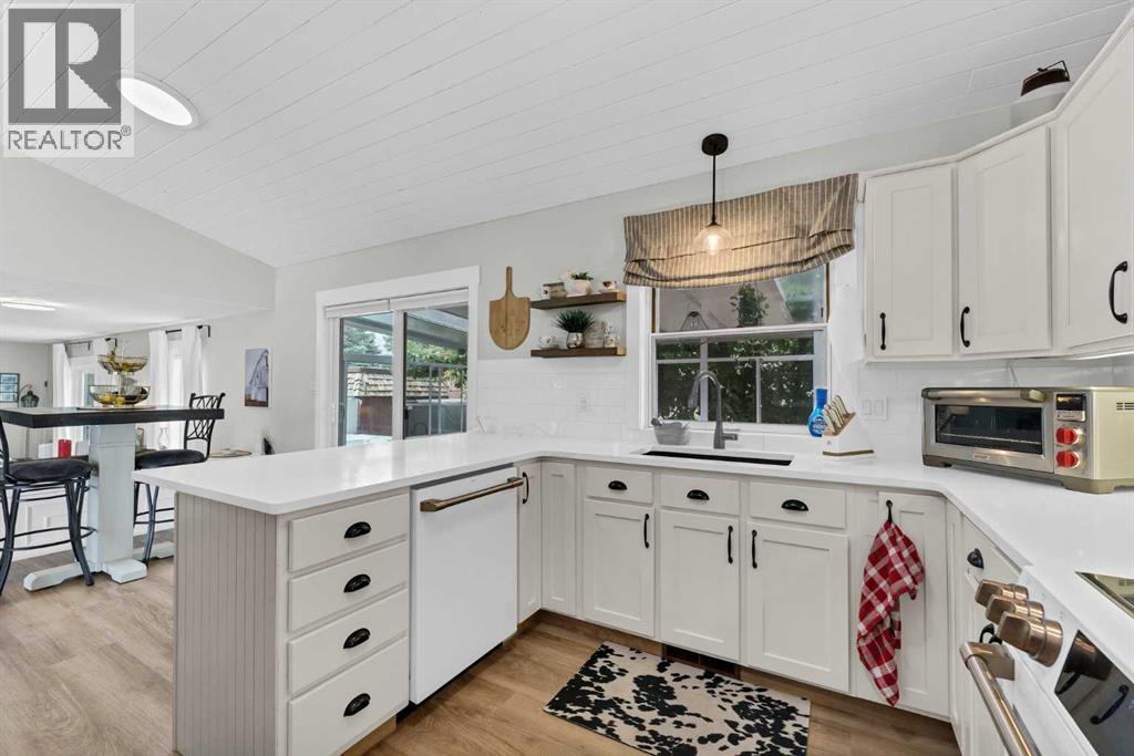 8 Ross View Bay Southeast - Photo 9