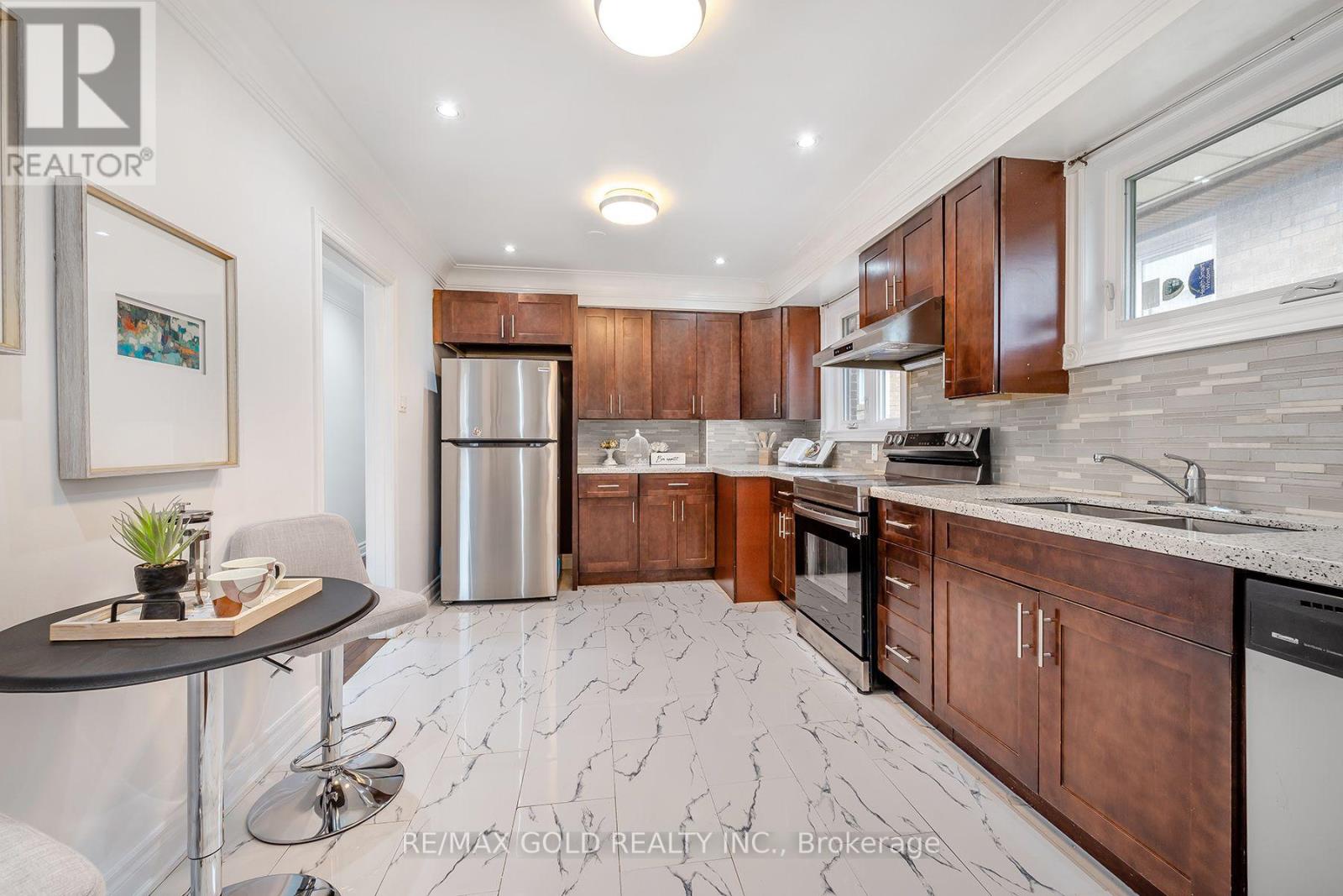 3 WILLAMERE DRIVE - 25