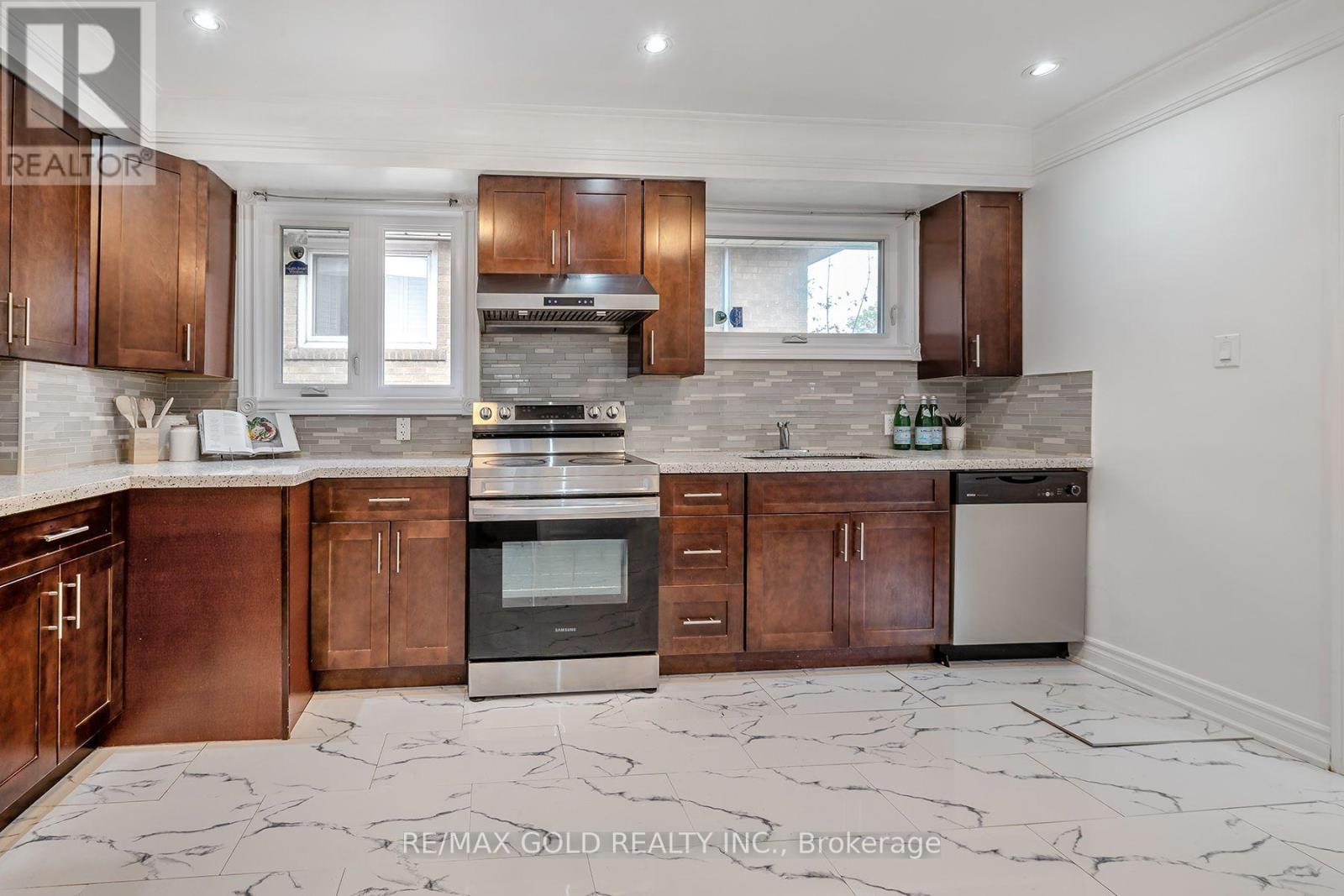 3 WILLAMERE DRIVE - 27