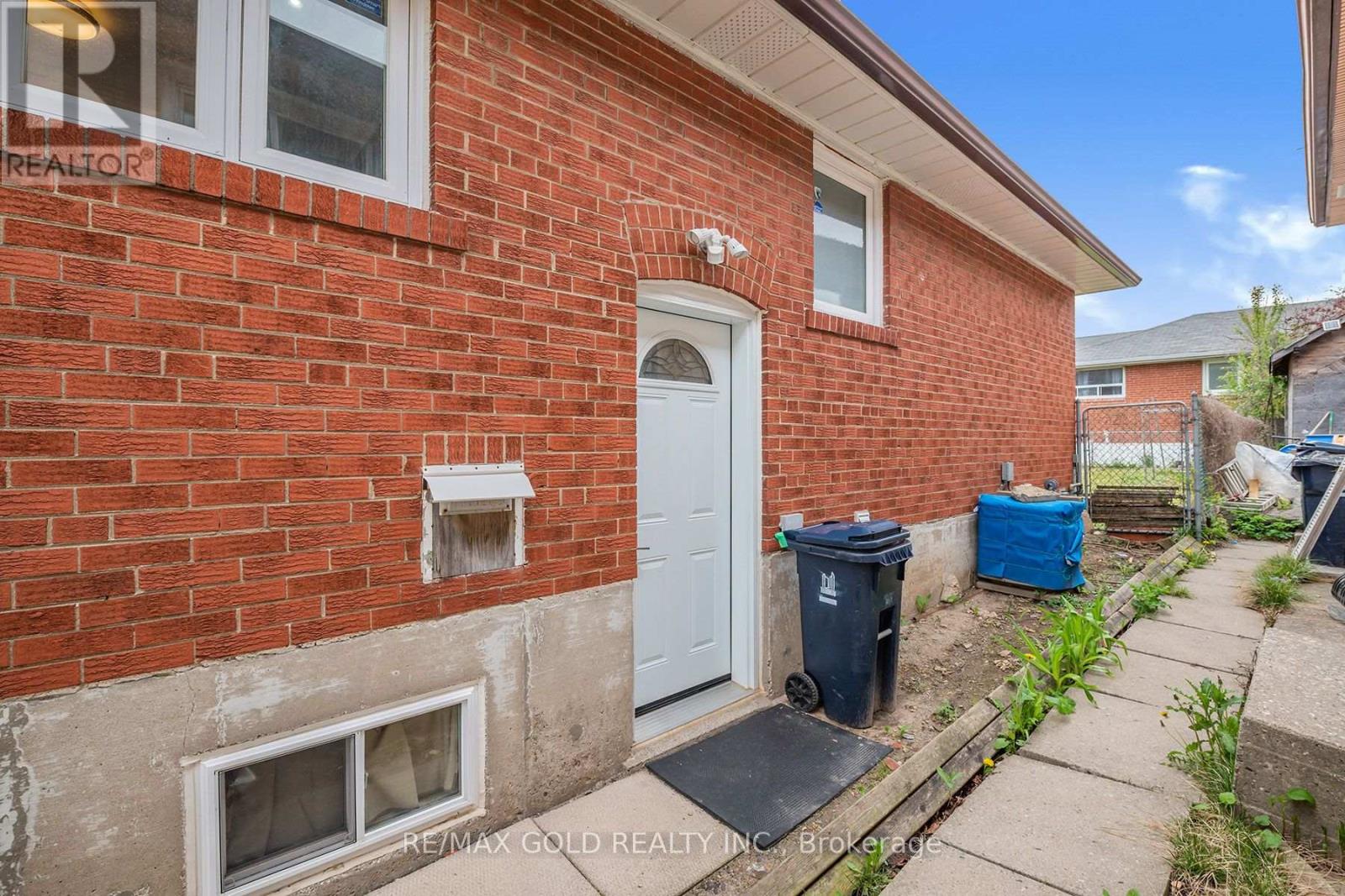 3 WILLAMERE DRIVE - 33