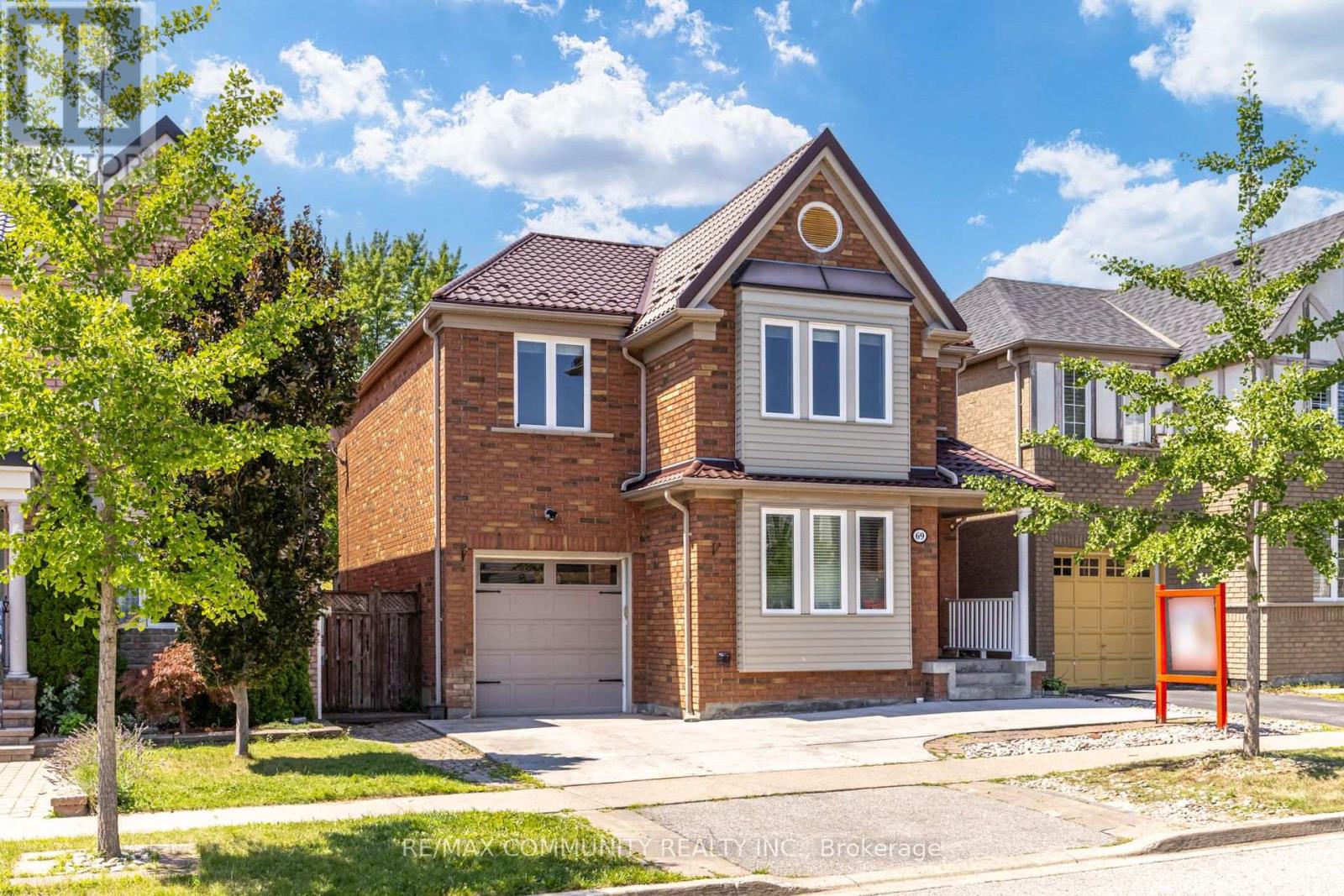 69 MCSWEENEY CRESCENT, Ajax (Northwest Ajax) — photo 2