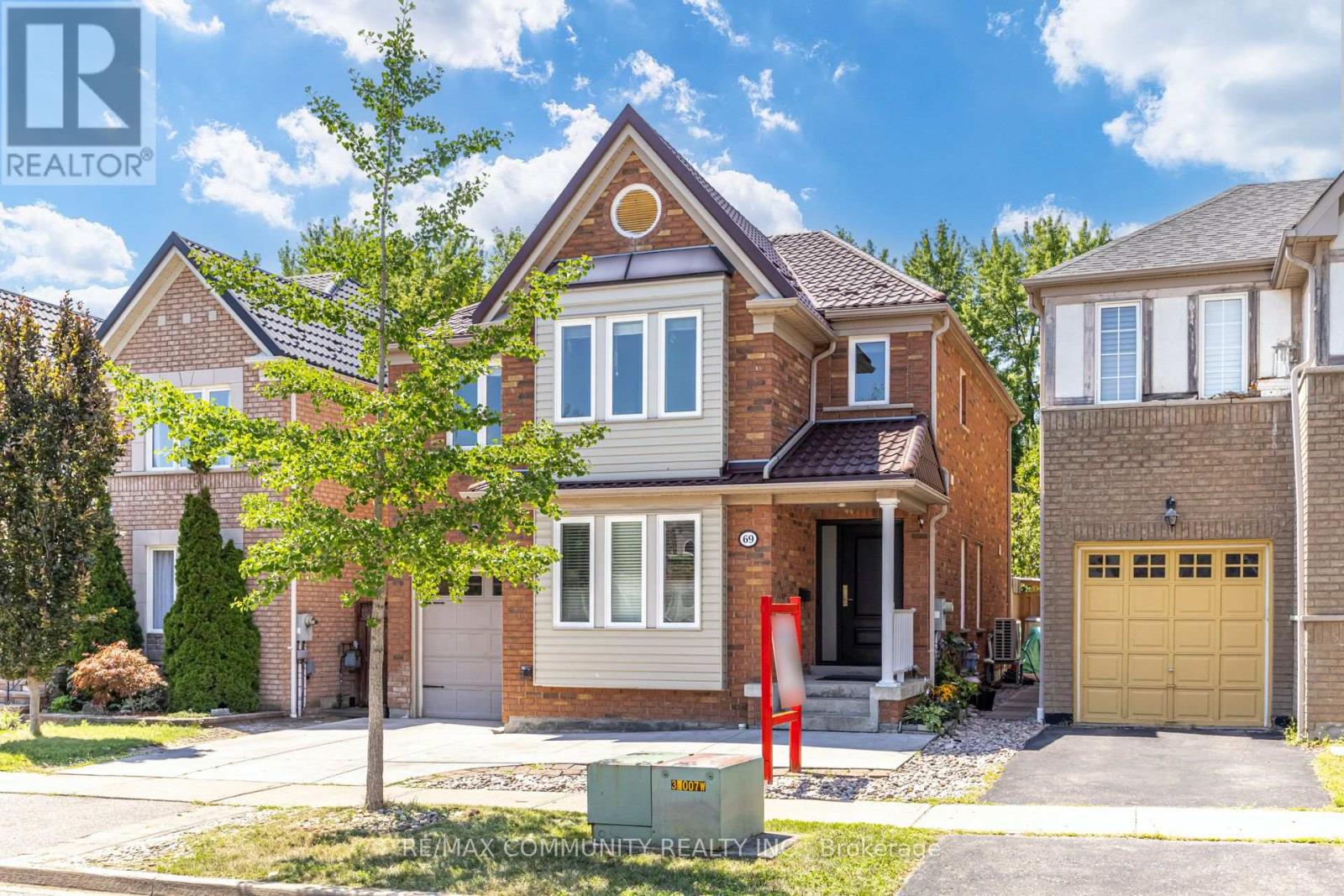 69 MCSWEENEY CRESCENT, Ajax (Northwest Ajax) — photo 3
