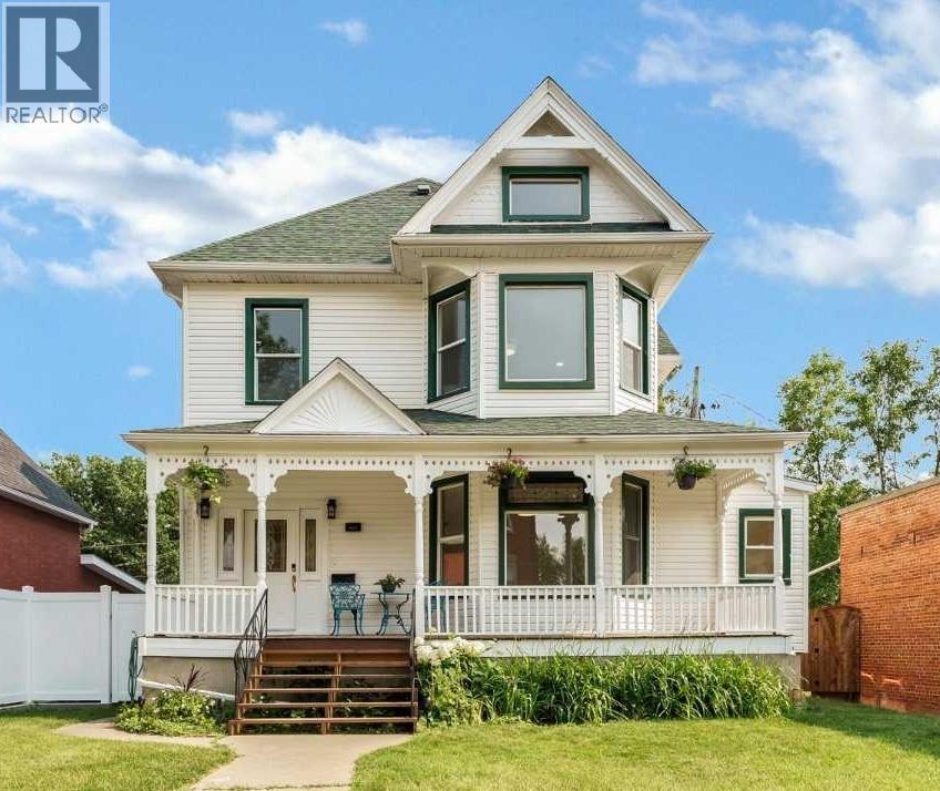 421 Aberdeen Street SE - 1