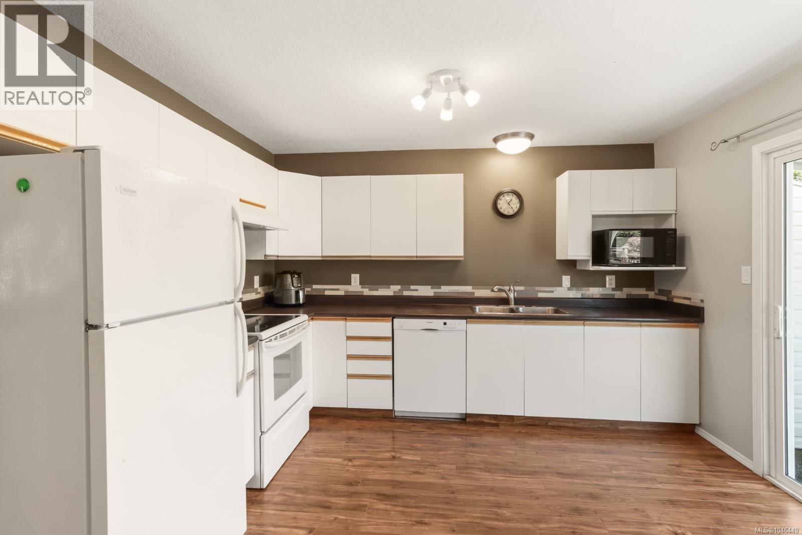 2553 Sloan Rd - 12