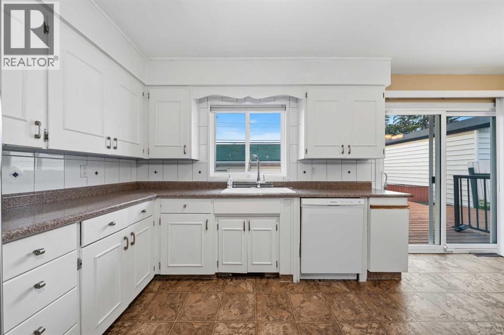 4511 41 Avenue SW, Glamorgan, Calgary photo 2