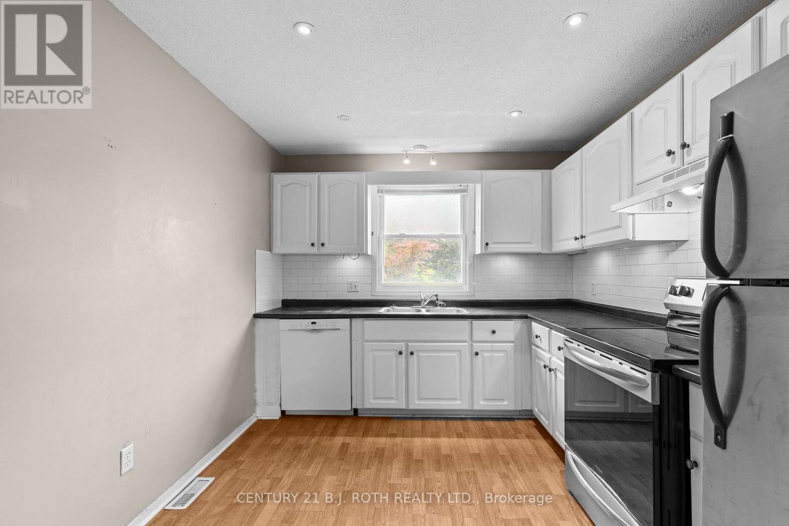 14 INNISFIL STREET - Image 7