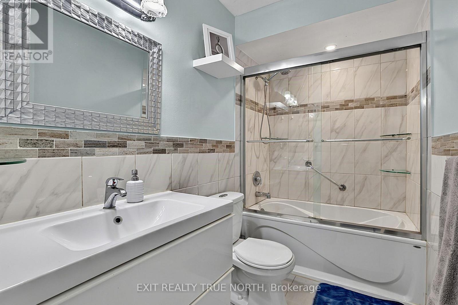 73 COLLINS CRESCENT - 26