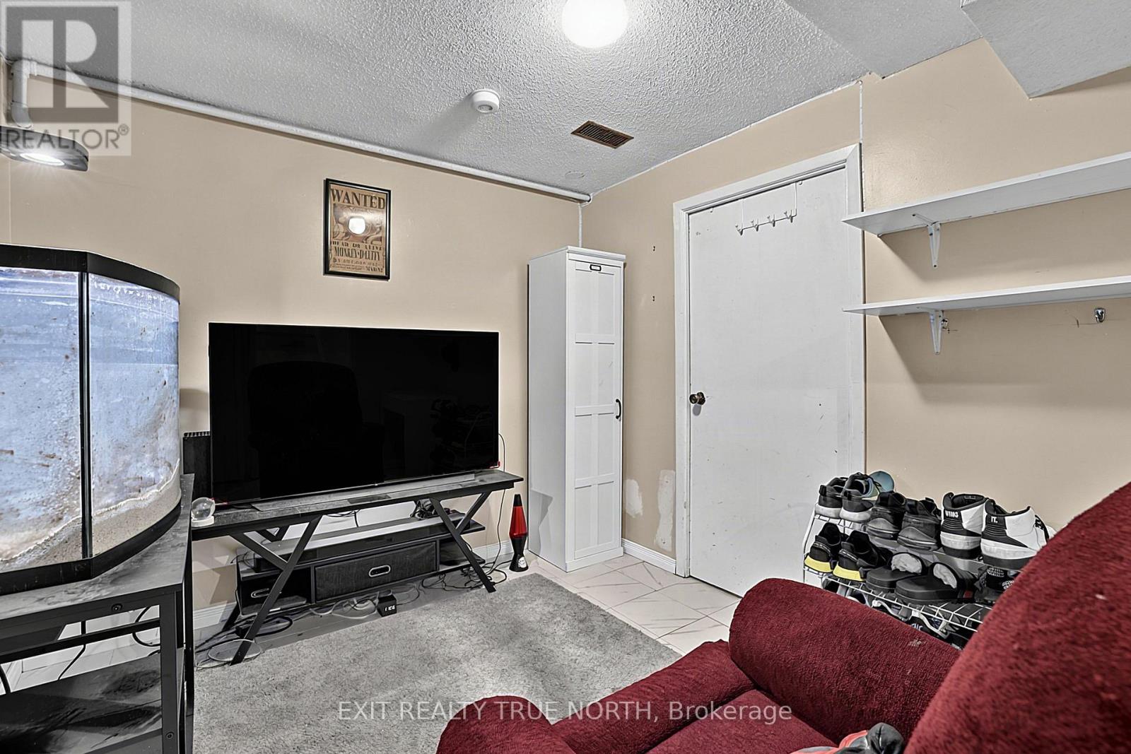 73 COLLINS CRESCENT - 29