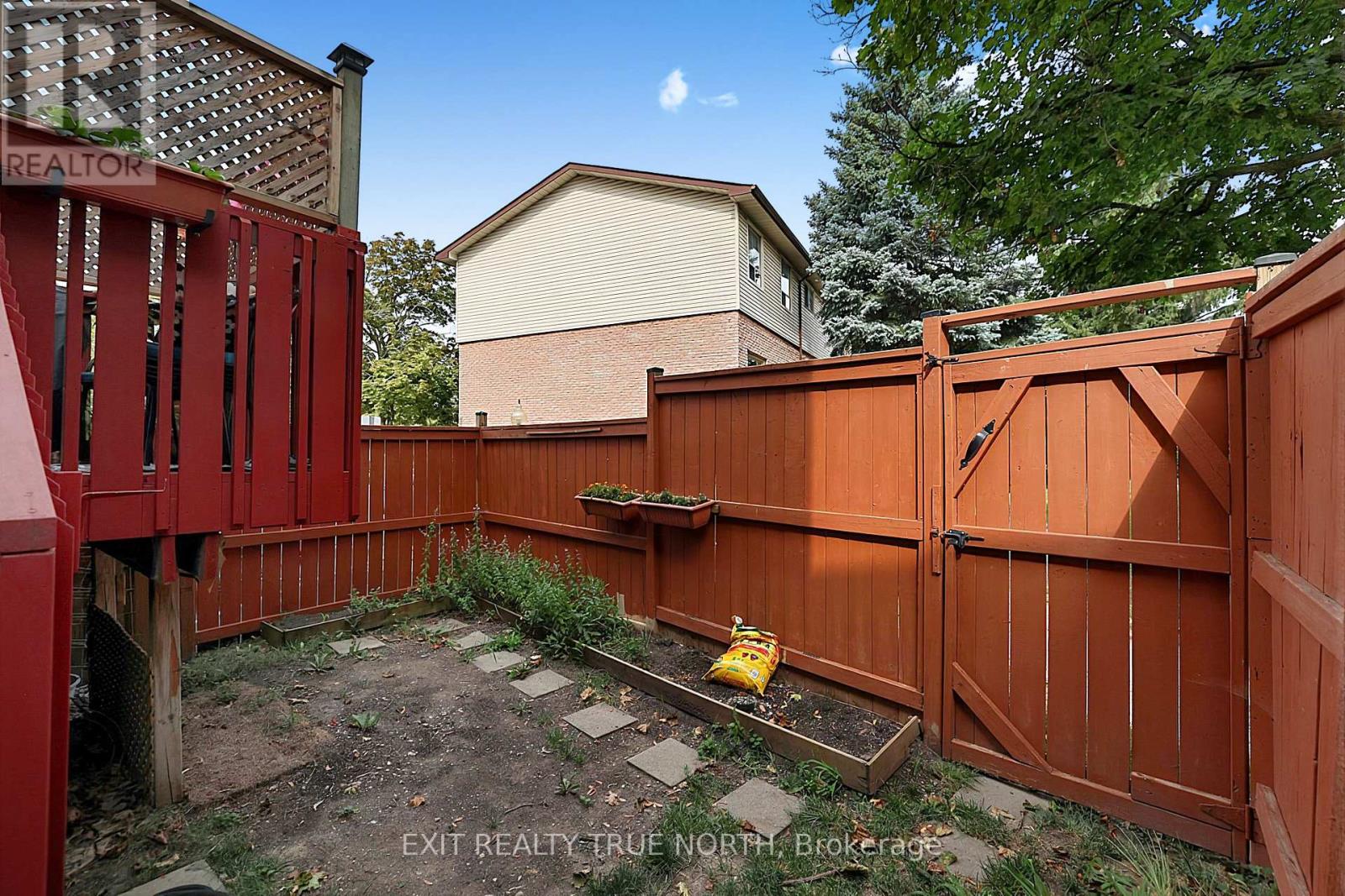 73 COLLINS CRESCENT - 38