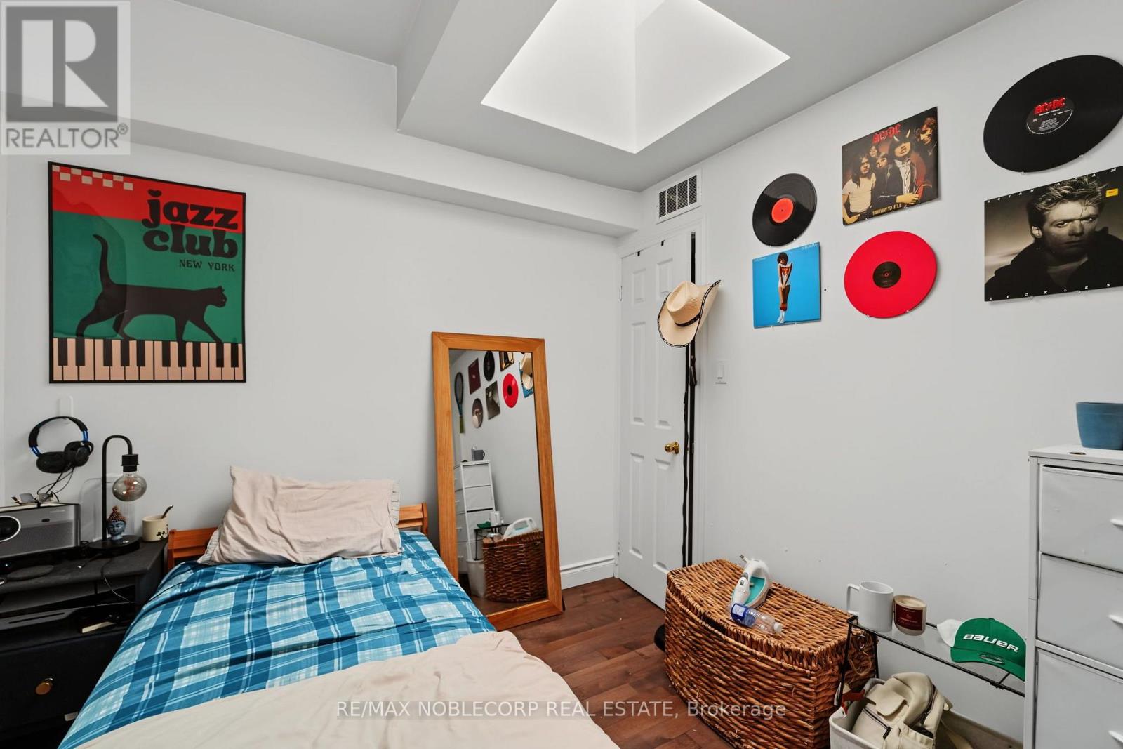 1035 DOVERCOURT ROAD - 18
