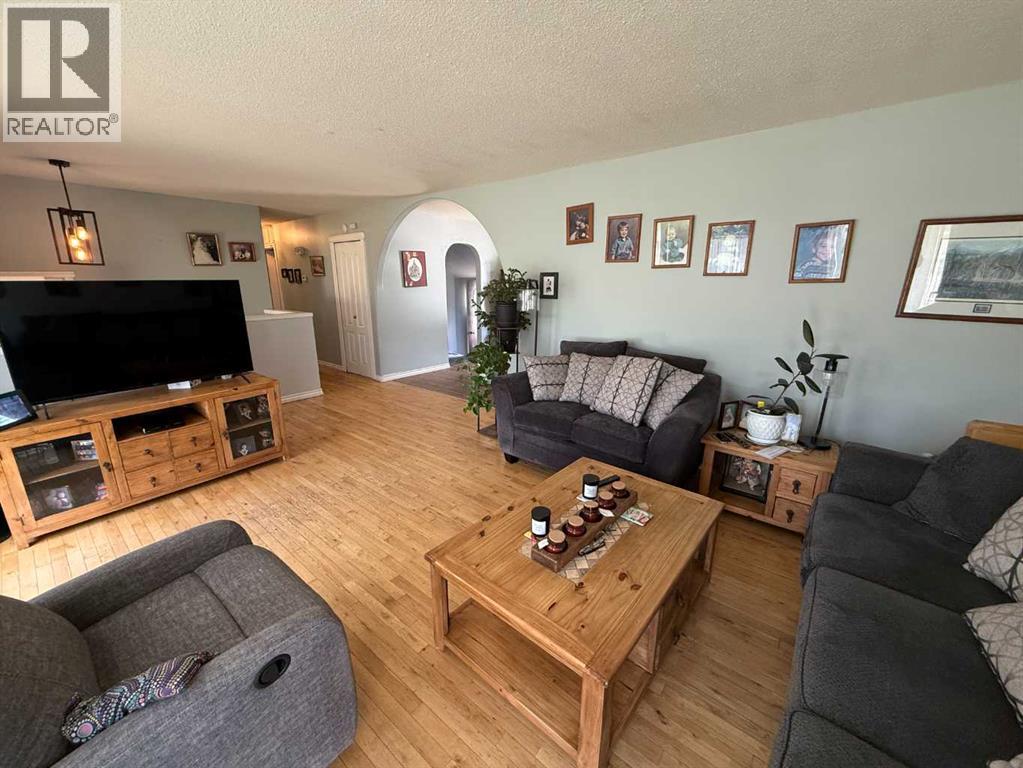129 Tamarack Avenue - 3