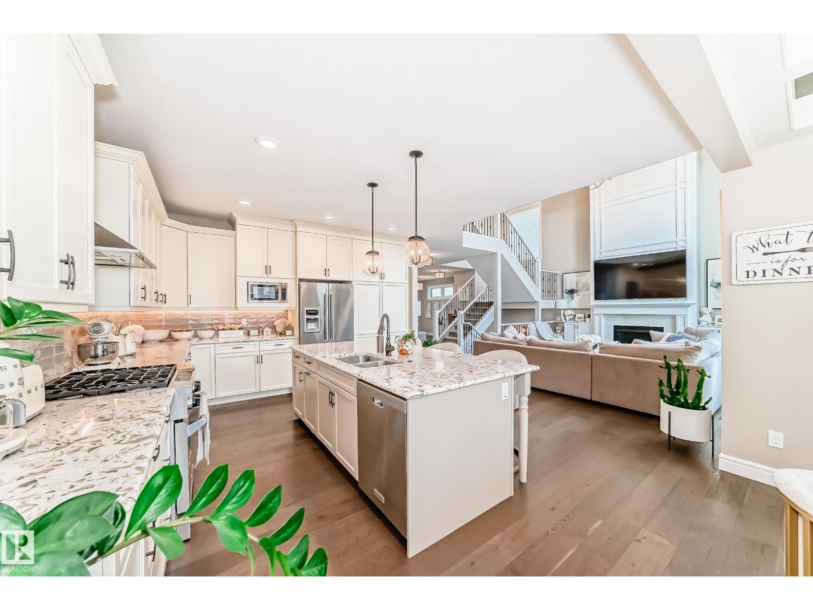 9034 24 AVE SW - 10