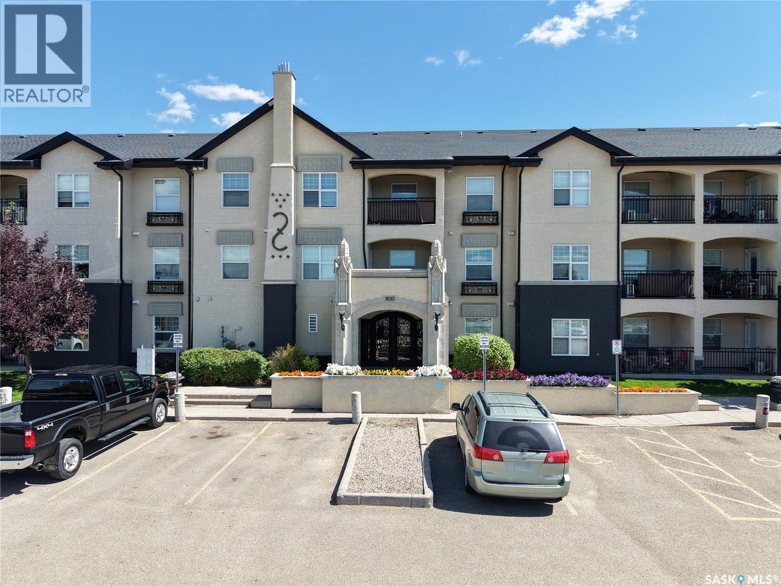 102 1610 Dakota DRIVE