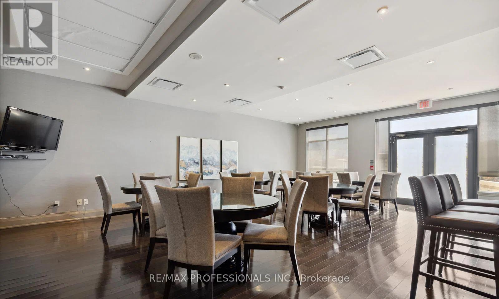 #312 1135 ROYAL YORK ROAD - 33
