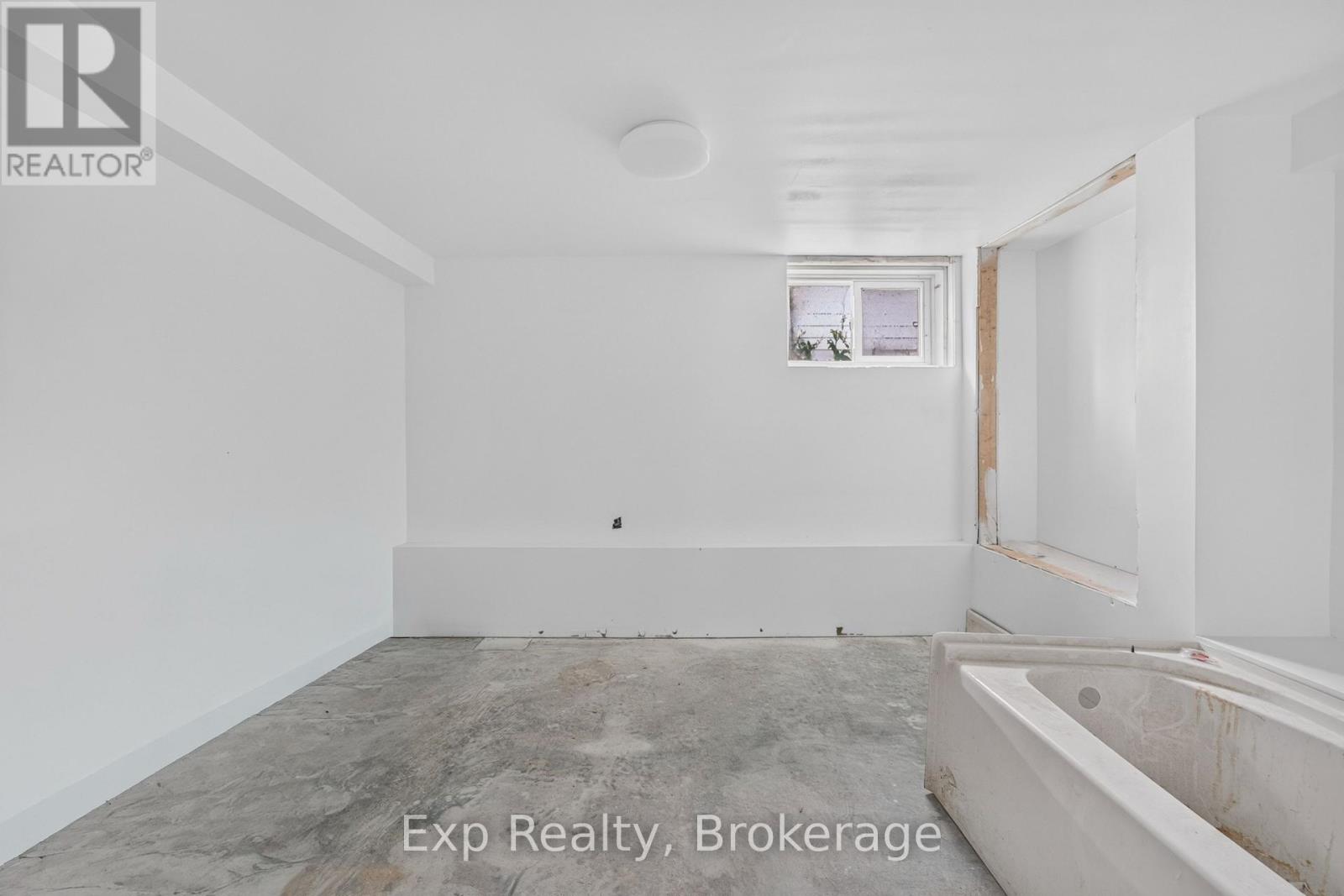 15 REDDEN STREET - 24