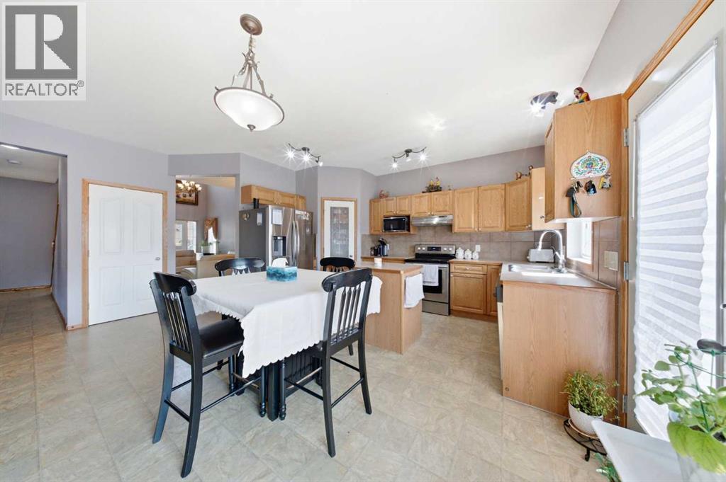 154 Saddleland Close NE - 17