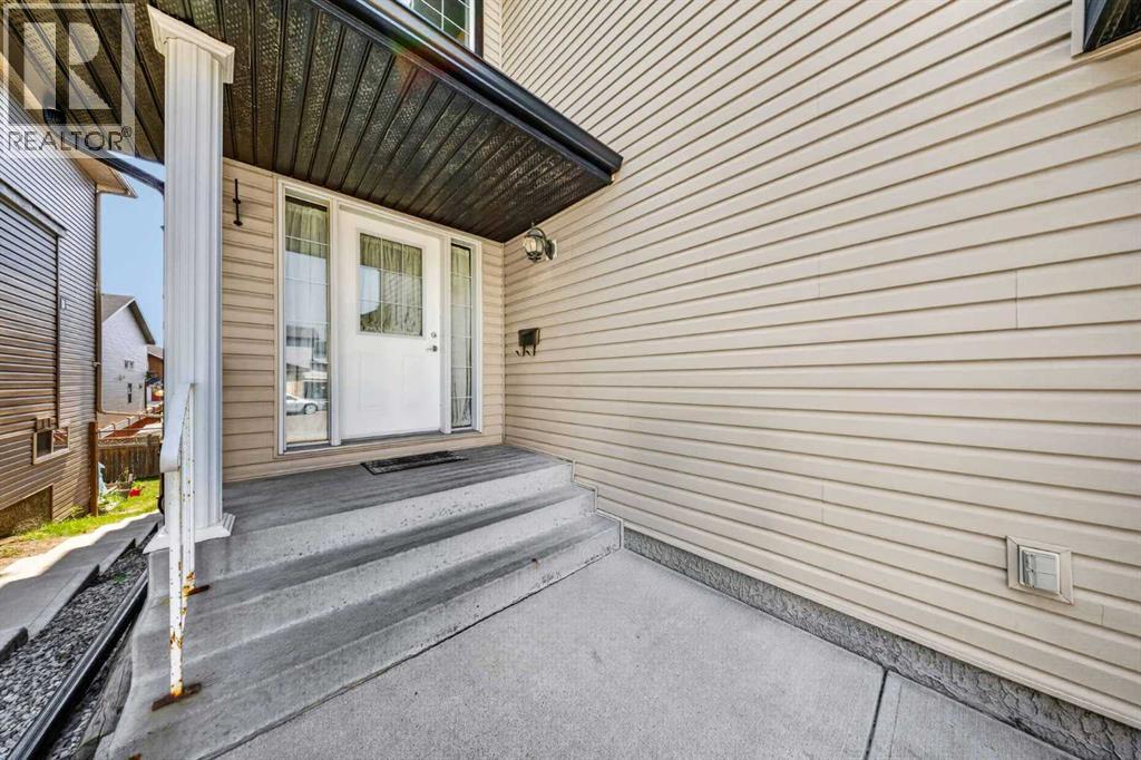 154 Saddleland Close NE - 4