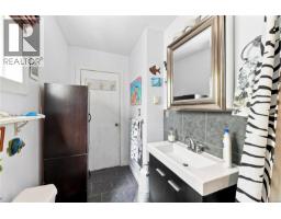 1272 Centre Rd, Victoria, BC V8T1K3 Photo 17