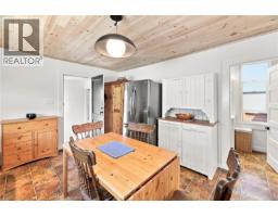 1272 Centre Rd, Victoria, BC V8T1K3 Photo 36