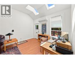 1272 Centre Rd, Victoria, BC V8T1K3 Photo 37