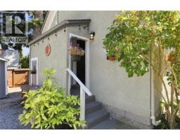 1272 Centre Rd, Victoria, BC V8T1K3 Photo 42