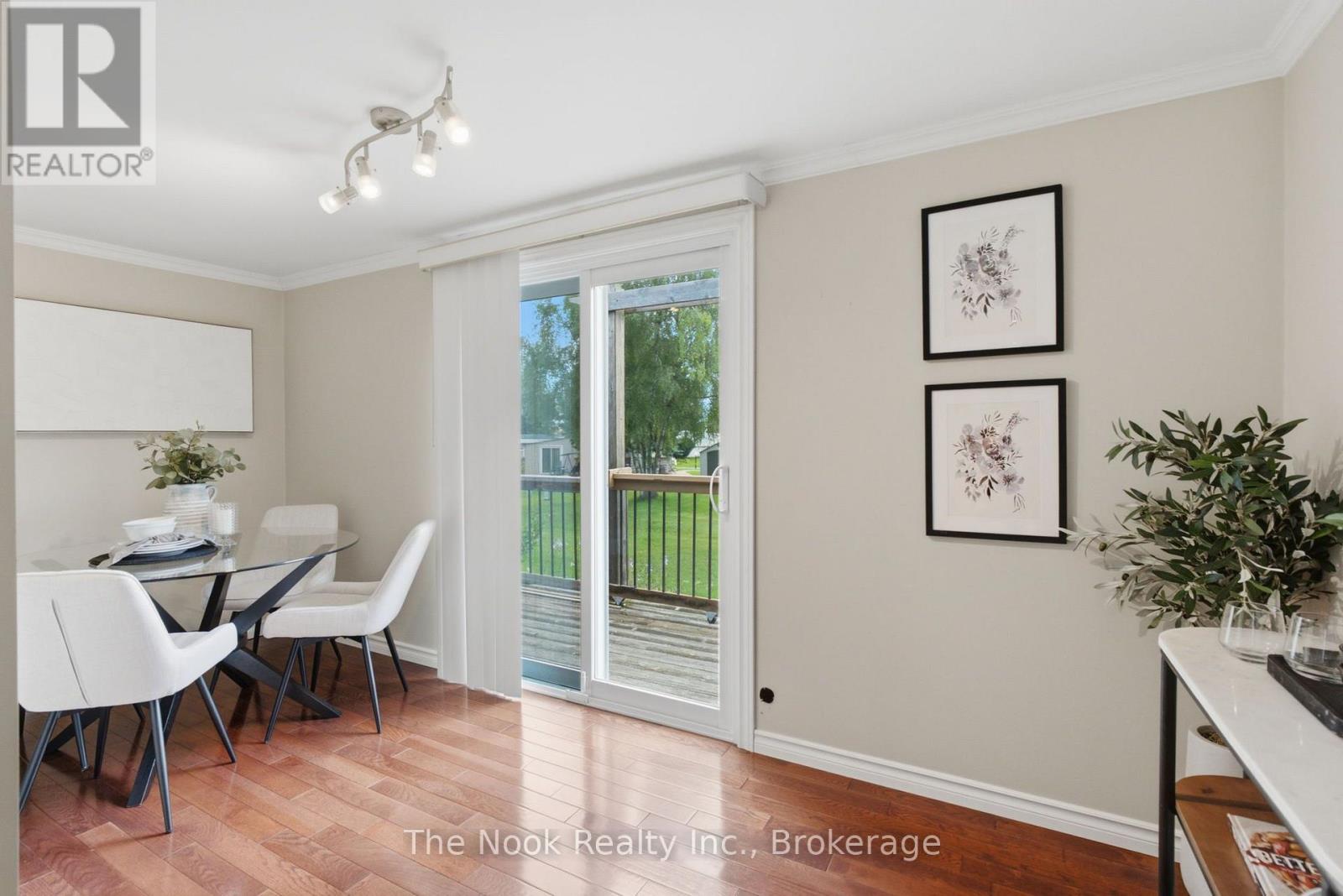 7 PINERIDGE CRESCENT - 13