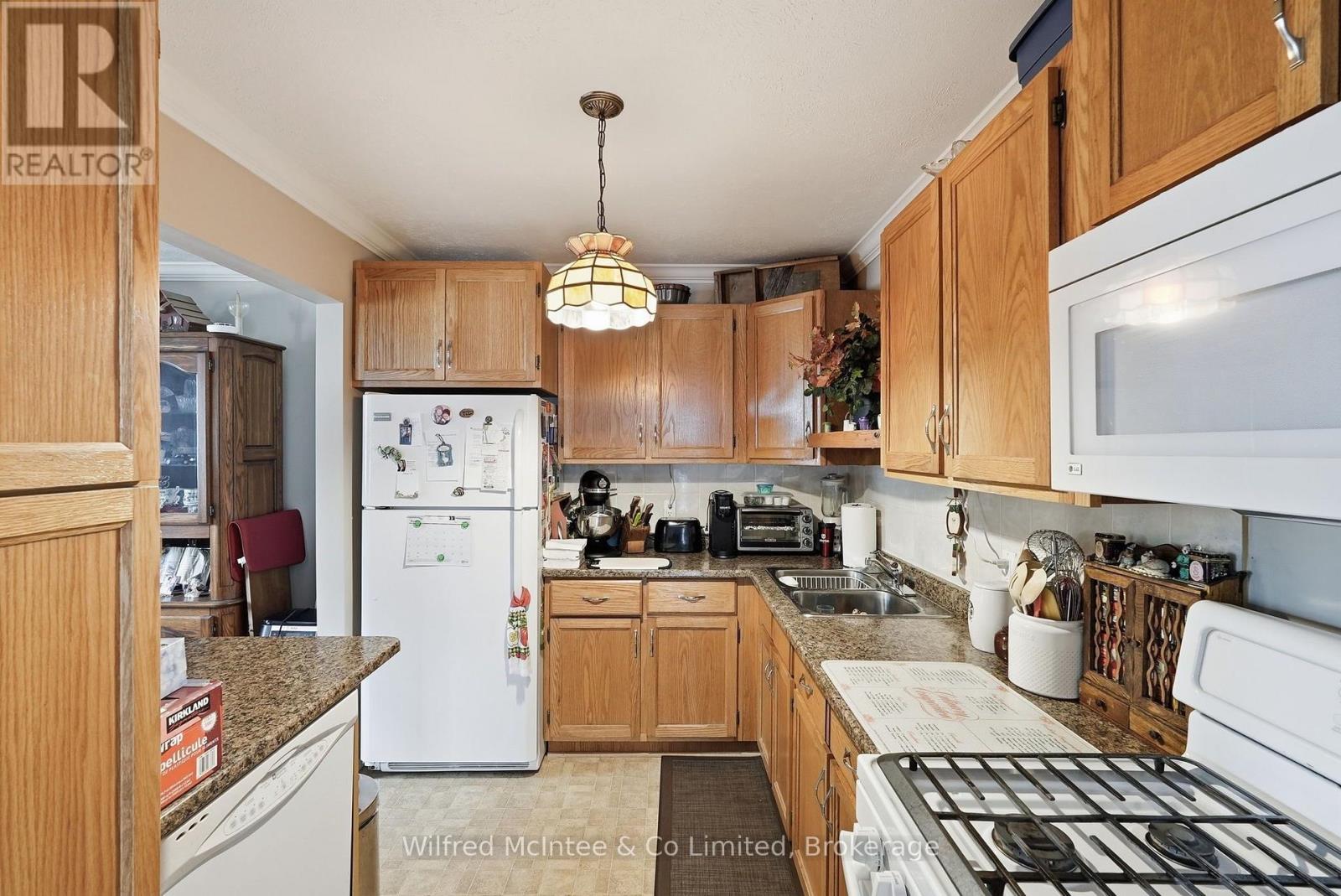#12 303 WATERLOO STREET - Image 14