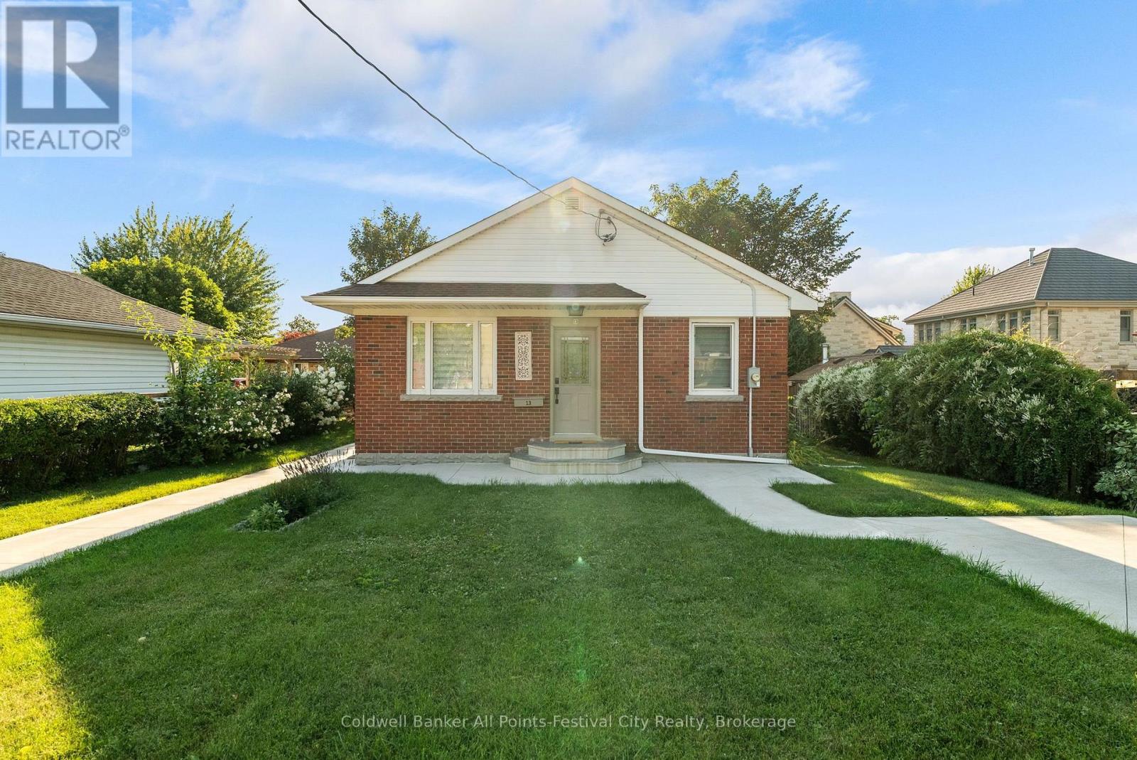 13 WATERLOO STREET N - 2