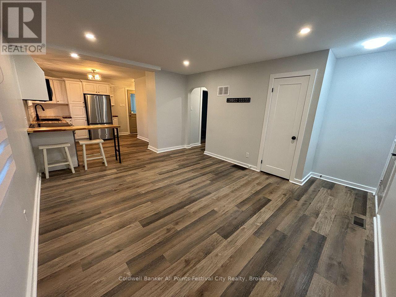 13 WATERLOO STREET N - 9