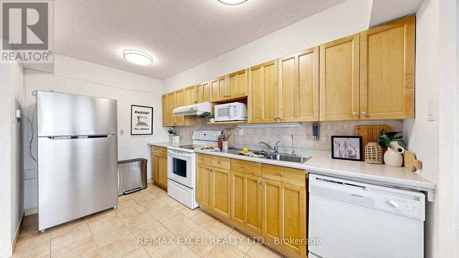 #1011 350 SENECA HILL DRIVE - 17