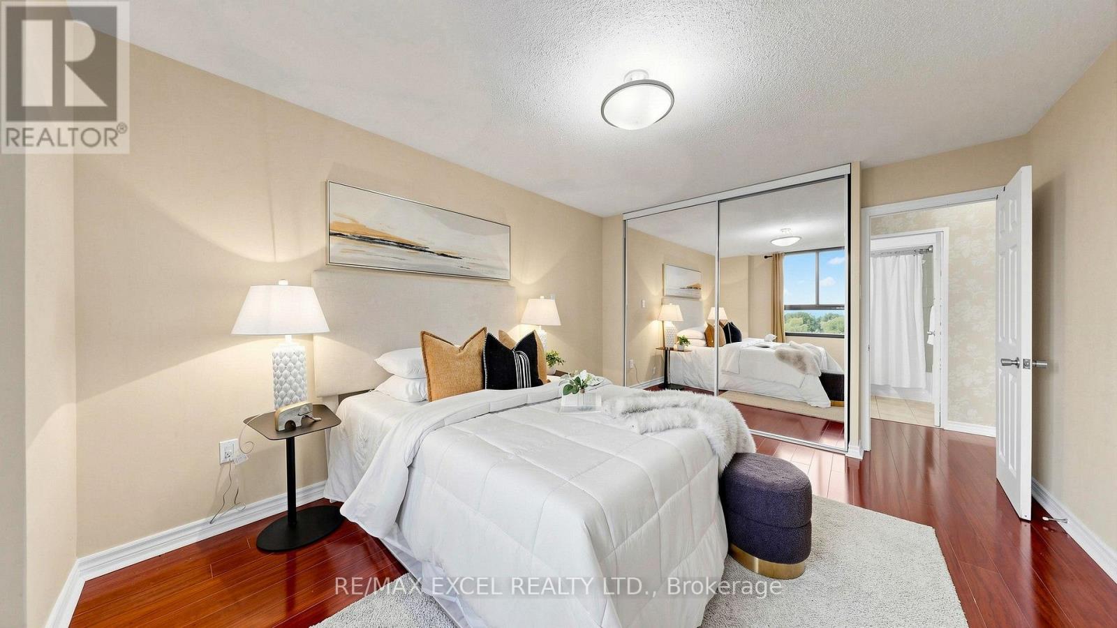 #1011 350 SENECA HILL DRIVE - 20