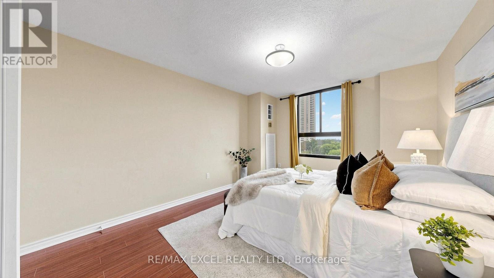 #1011 350 SENECA HILL DRIVE - 21