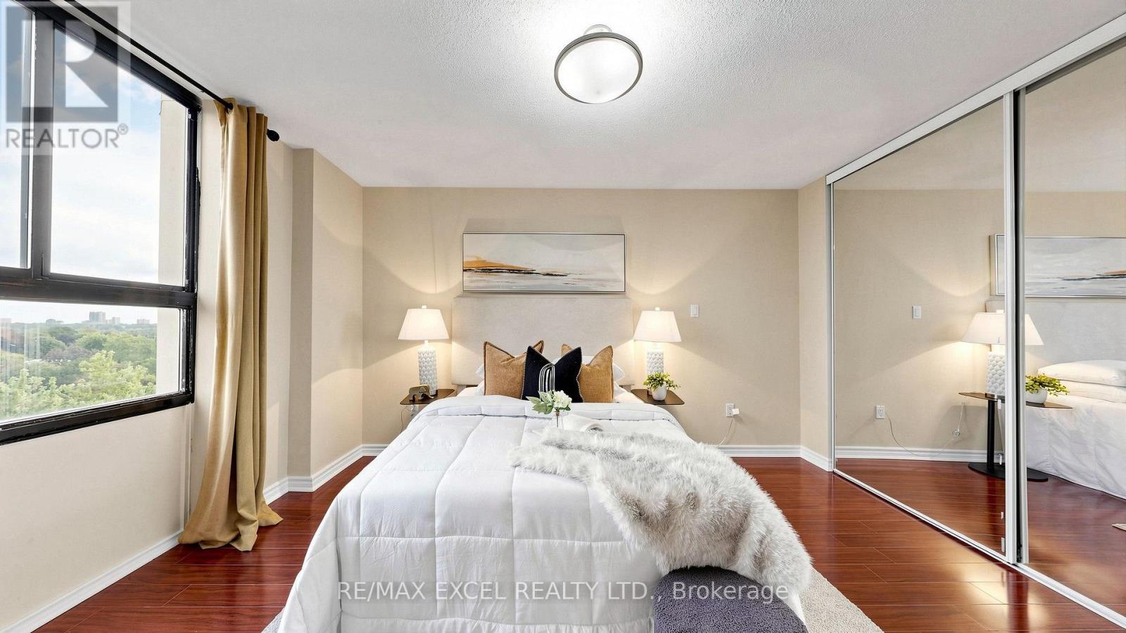 #1011 350 SENECA HILL DRIVE - 22
