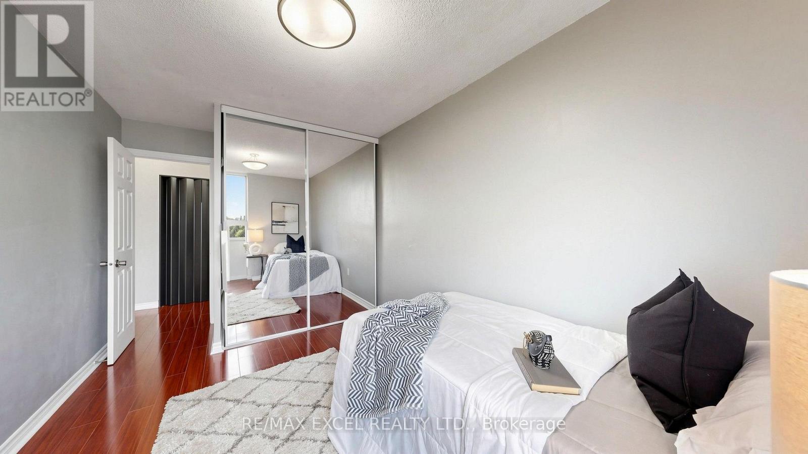 #1011 350 SENECA HILL DRIVE - 27